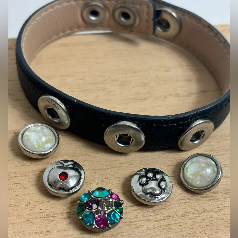 Ginger Snaps Bracelet Black Leather Bracelet with 5 petite snaps - Picture 1 of 9